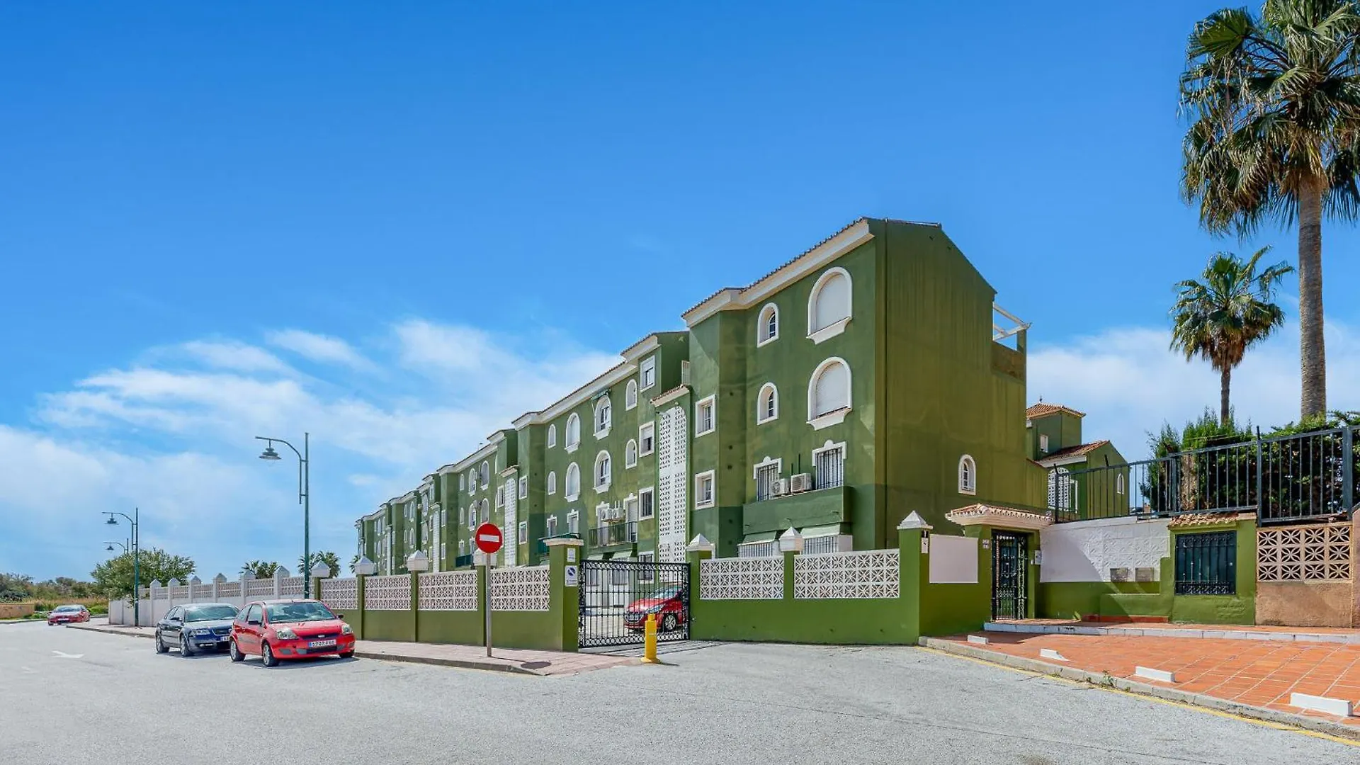 Apartment 797 Holiday Rentals - Amplio Atico Duplex En Guadalmar Frente Al Mar Malaga
